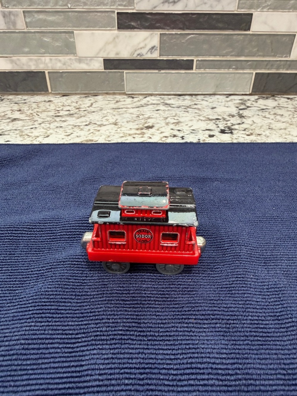 SODO Red and Black Metal Caboose Toy Train Car